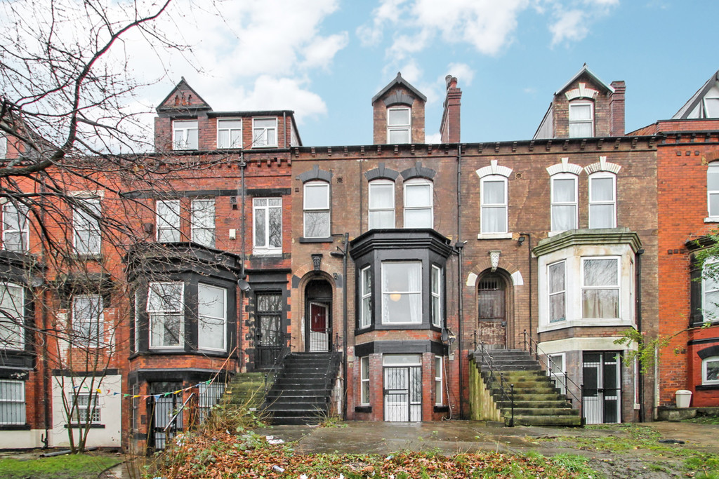 7 bed student house to rent on Moorland Avenue, Leeds, LS6 1AP StuRents