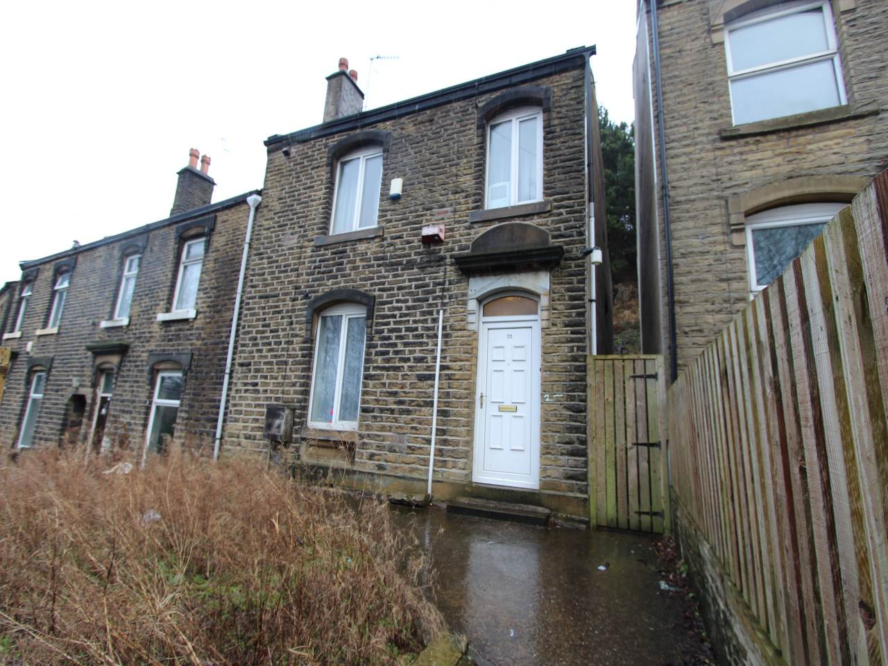 3 bed student house to rent on Whitehead Lane, Huddersfield, HD4 6AE
