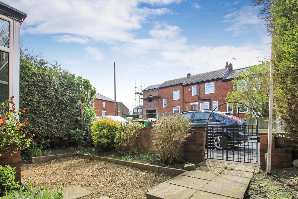 2 bed student house to rent on Ashfield Crescent, Bradford, LS28 6AQ