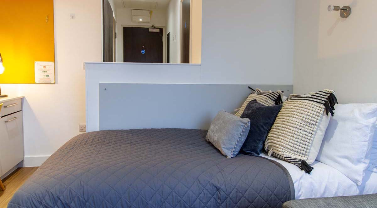 Classic Studio student flat to rent on Ilkeston Road, Canning Circus