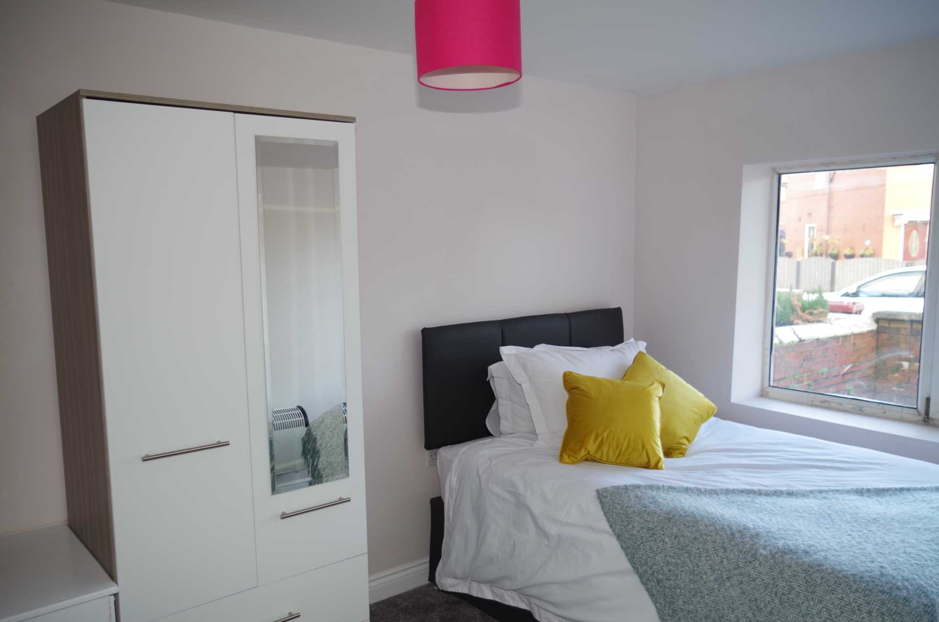 5 bed student house to rent on 32 Victory Road, Little Lever, BL3 1QY