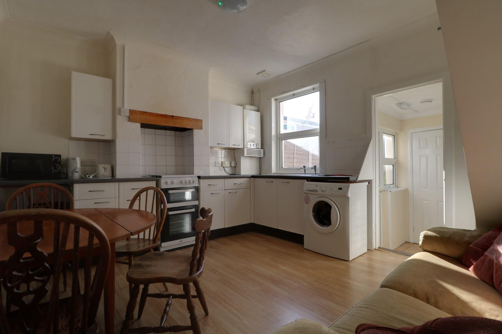 4 bed student house to rent on Redvers Road, Brighton, BN2 4BF StuRents