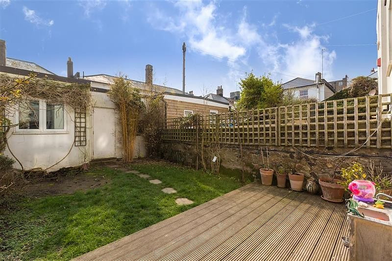 6 bed student house to rent on Eastern Road, Brighton, BN2 5TA StuRents