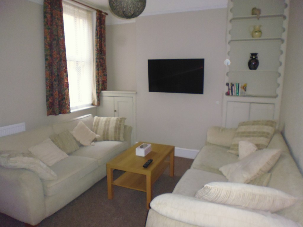 3 bed student house to rent on East Wonford Hill, Exeter, EX1 3BZ