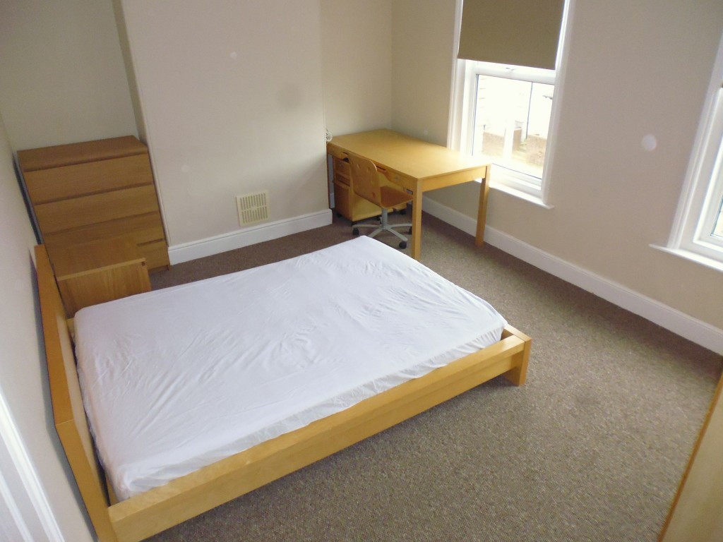 3 bed student house to rent on East Wonford Hill, Exeter, EX1 3BZ