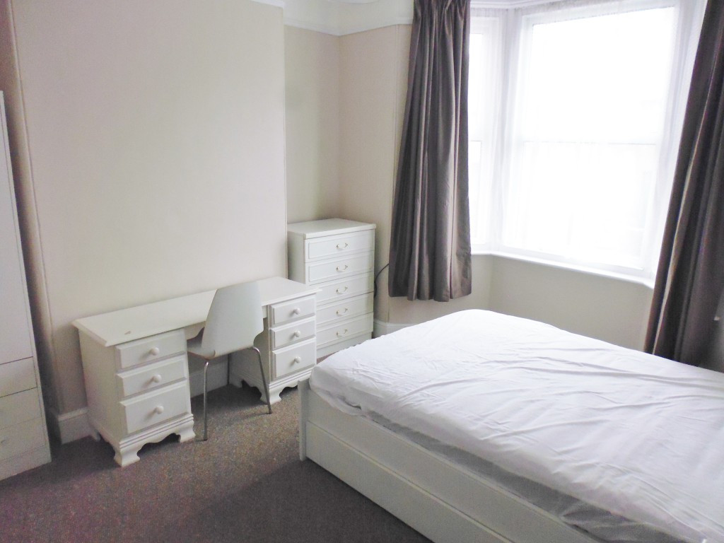 3 bed student house to rent on East Wonford Hill, Exeter, EX1 3BZ