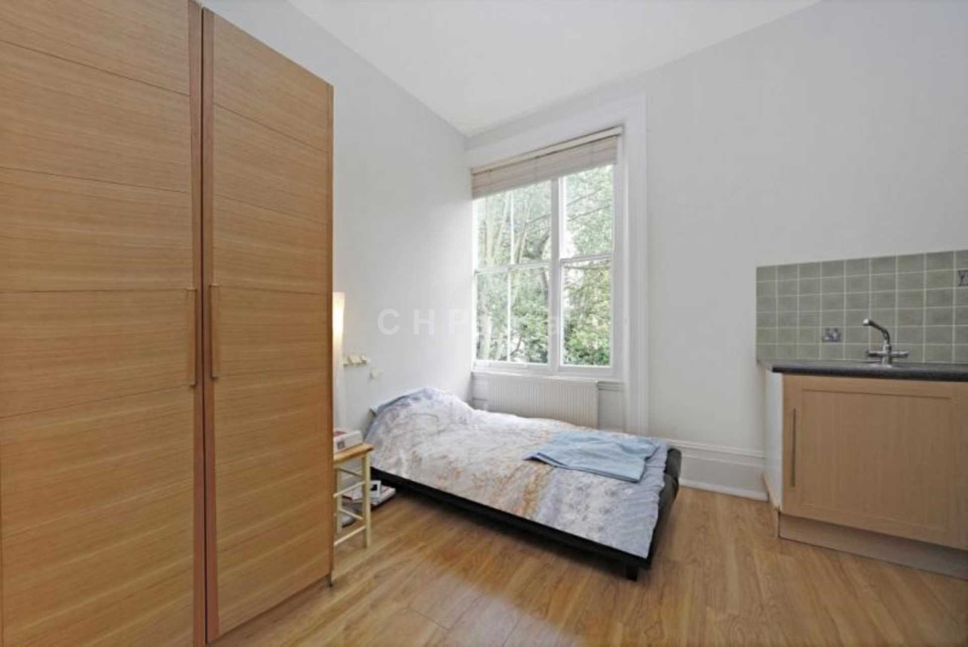 Student studio flat to rent on Buckland Crescent, London, NW3 5DX