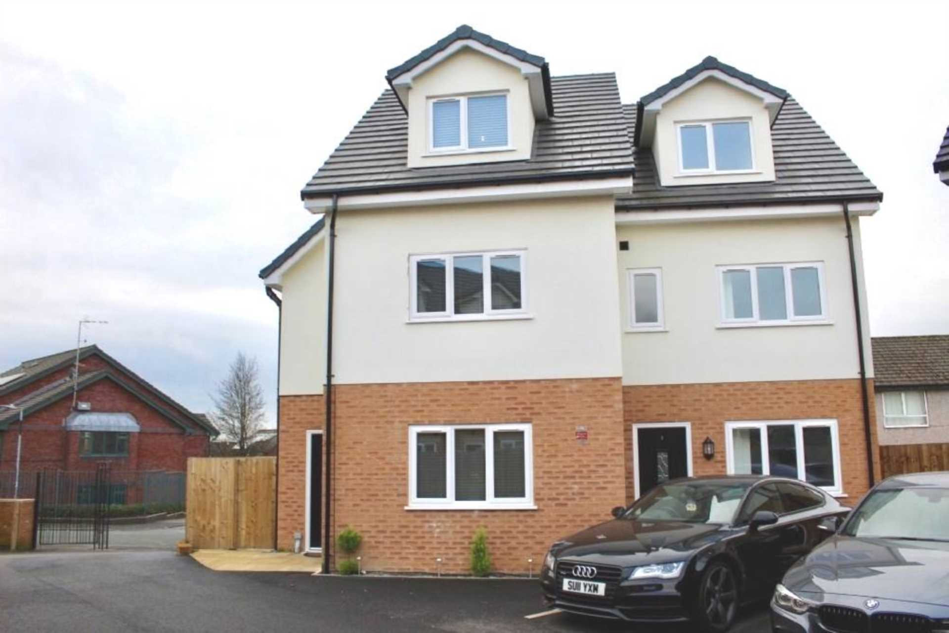 4 bed student house to rent on Moorcroft Gardens, Bolton, BL2 2HX StuRents