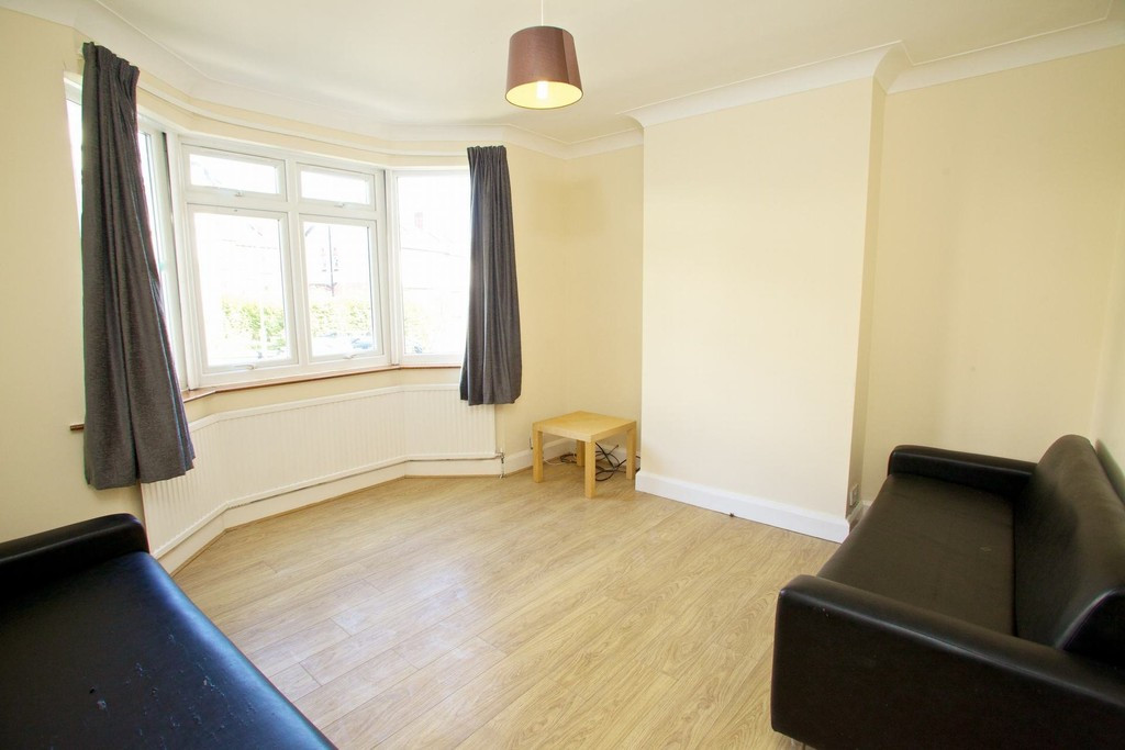6 bed student house to rent on Rokeby Gardens, Leeds, LS6 3JZ StuRents