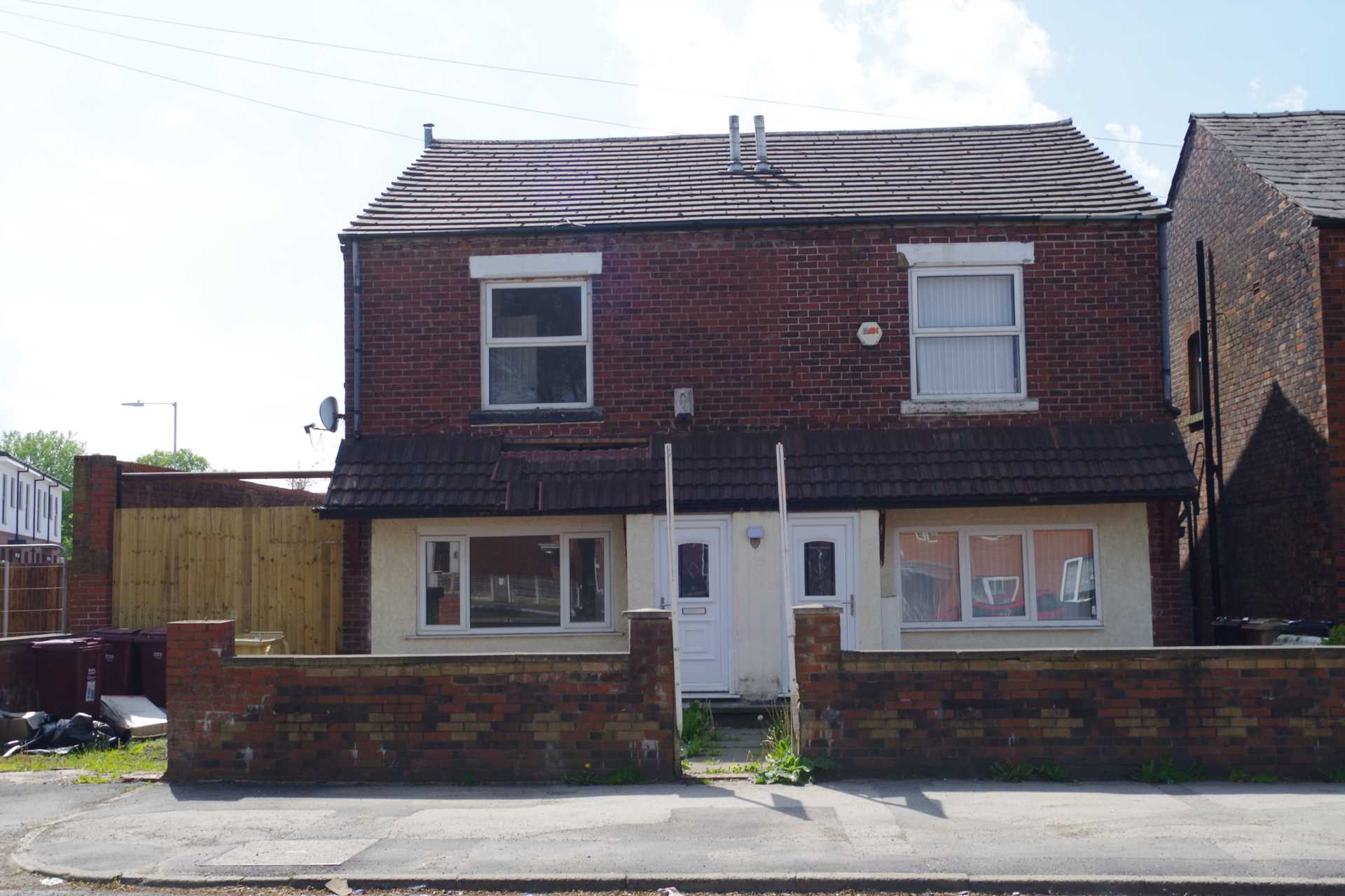 5 bed student house to rent on 32 Victory Road, Little Lever, BL3 1QY