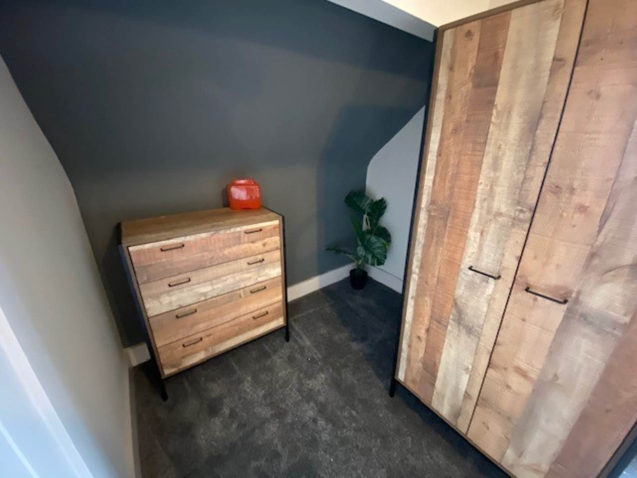 Student studio flat to rent on Dewsbury Road, Leeds, LS11 7LJ StuRents