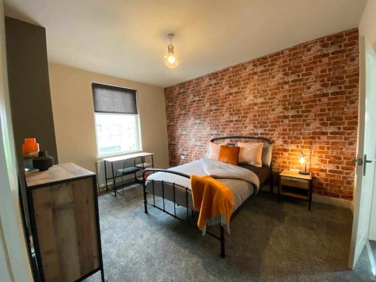 Student studio flat to rent on Dewsbury Road, Leeds, LS11 7LJ StuRents