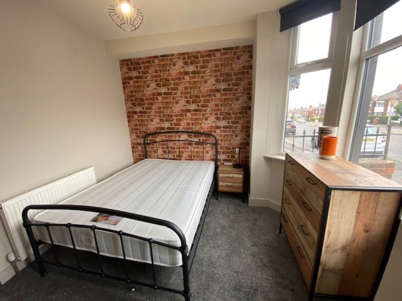 Student studio flat to rent on Dewsbury Road, Leeds, LS11 7LJ StuRents