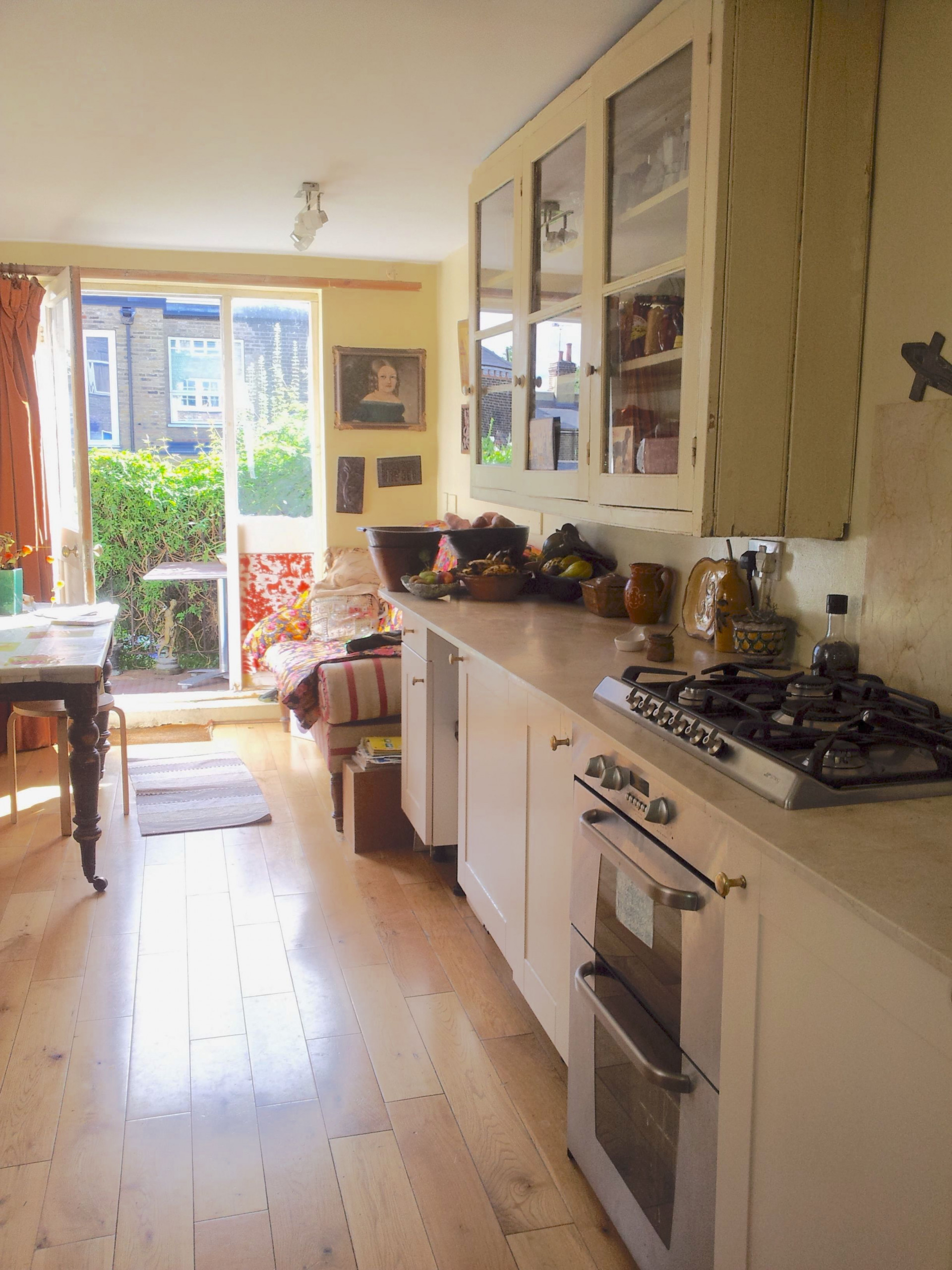 4 bed student house to rent on Ellerslie Road, London, W12 7BN StuRents