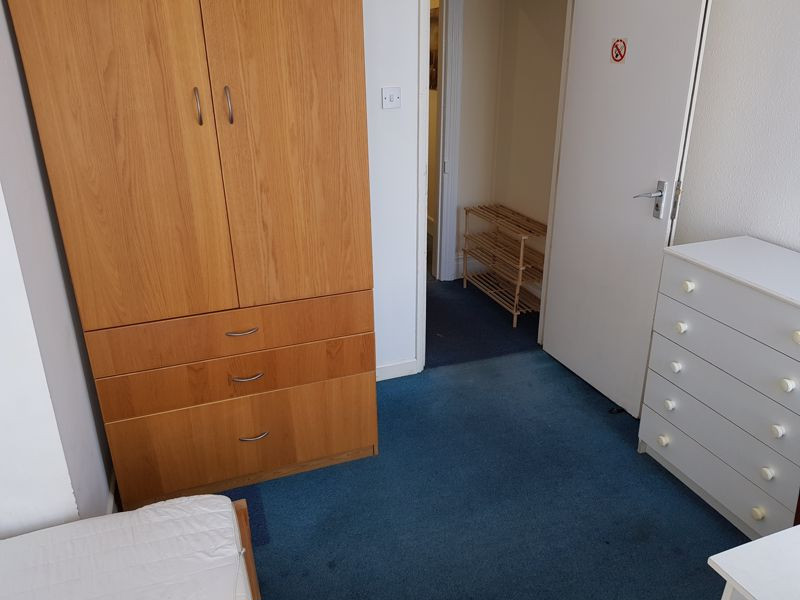 6 bed student house to rent on Victoria Park, Bristol, BS16 2HJ StuRents