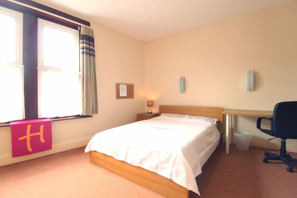 5 bed student house to rent on Carisbrooke Road, Portsmouth, PO4 8RF