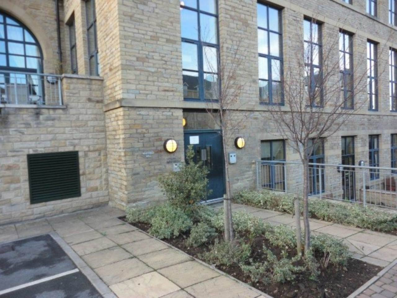 2 bed student house to rent on Whitfield Mill, Bradford, BD10 0LP