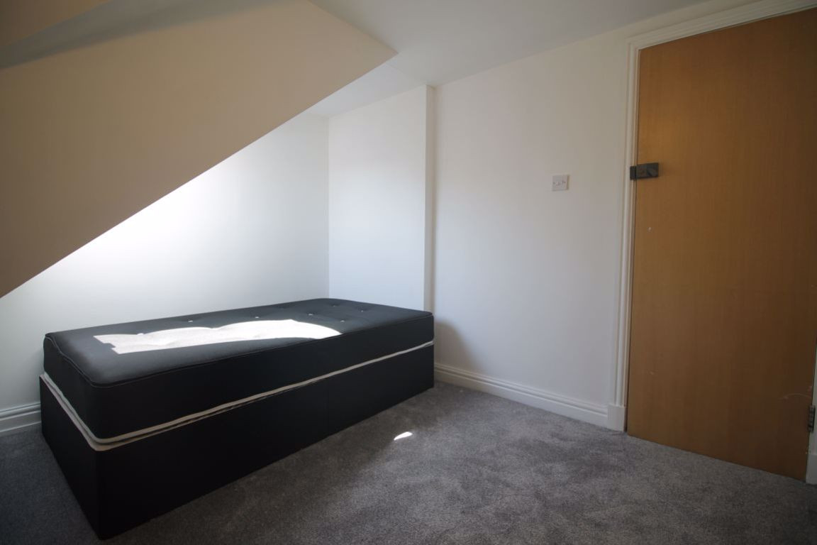 3 bed student house to rent on Albany Road, Cardiff, CF24 3LH StuRents