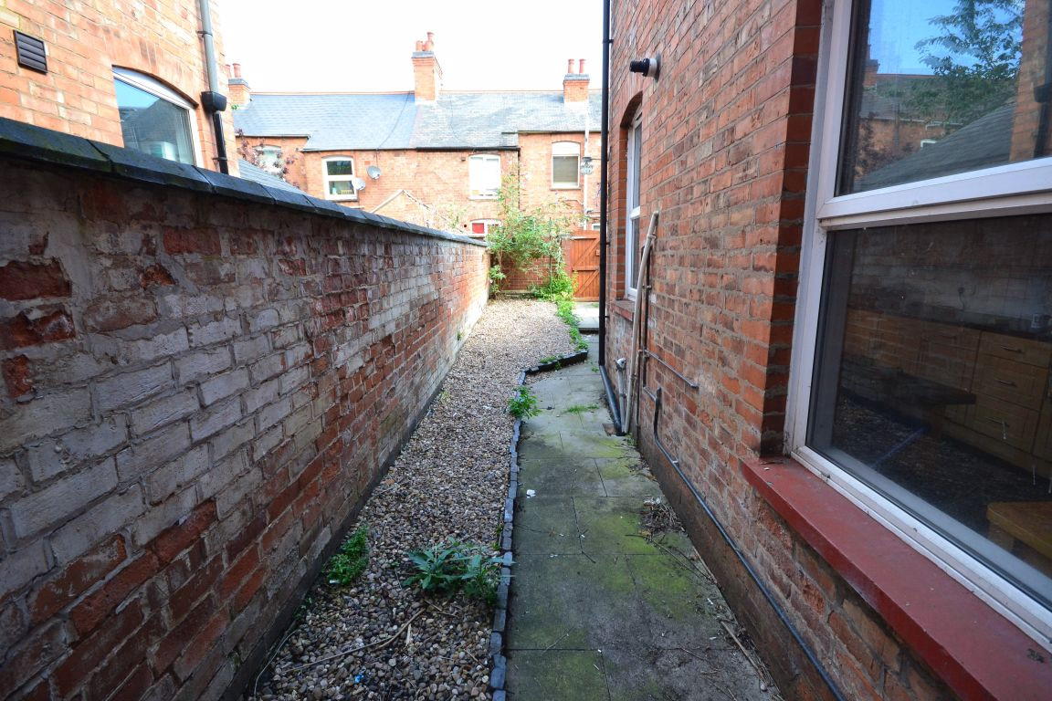 6 bed student house to rent on Westcotes Drive, Leicester, LE3 0QT