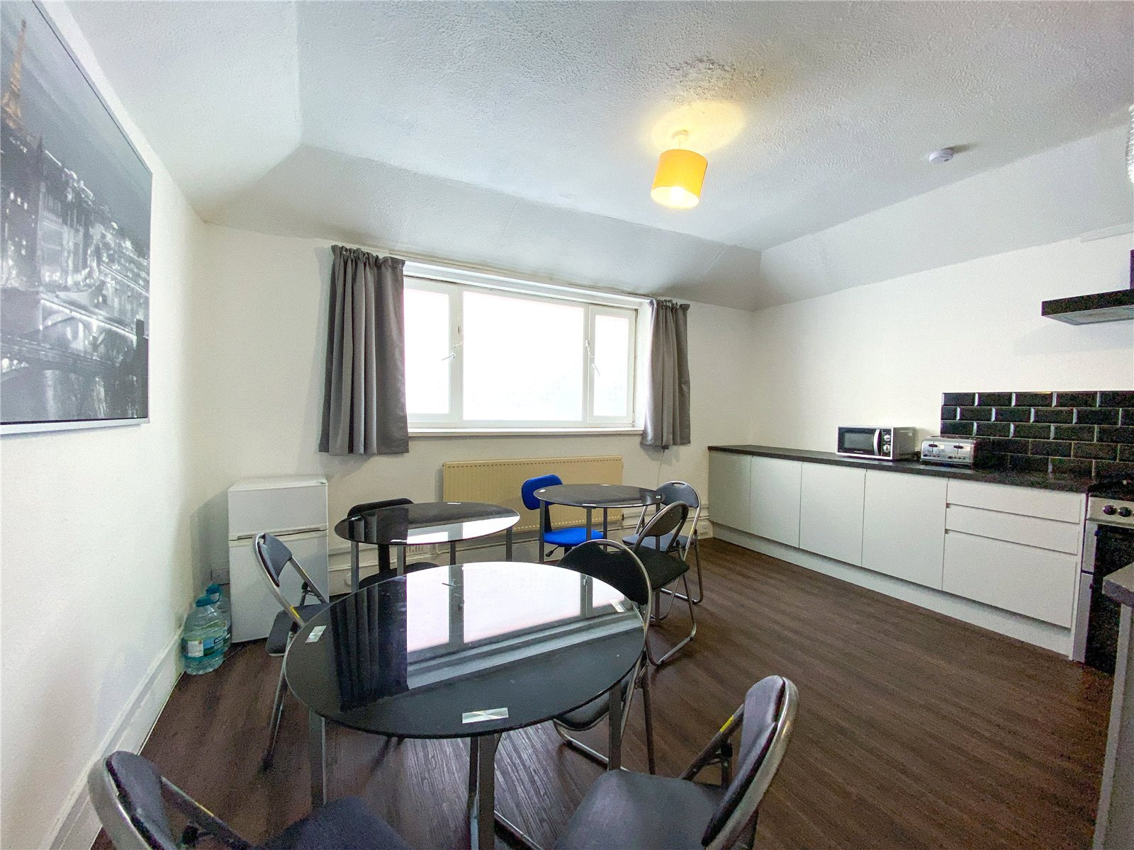 Student studio flat to rent on Bedford Square, Brighton, BN1 2PL StuRents