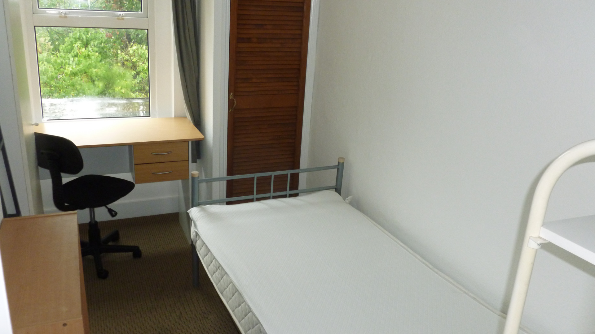 4 bed student house to rent on Wykeham Road, Reading, RG6 1NR StuRents