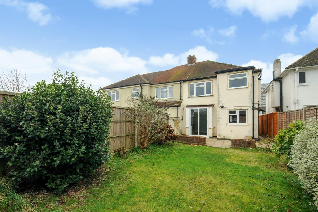 3 bed student house to rent on 4 Heathcroft Avenue, SunburyonThames