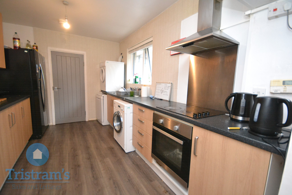 5 bed student house to rent on Oundle Drive, Nottingham, NG8 1BN StuRents