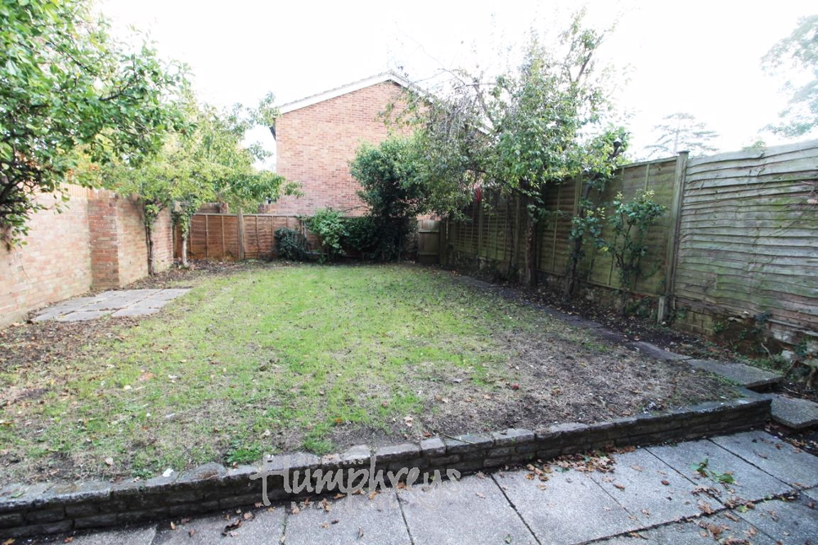 4 bed student house to rent on Whitby Drive N/A, Reading, RG1 5HW