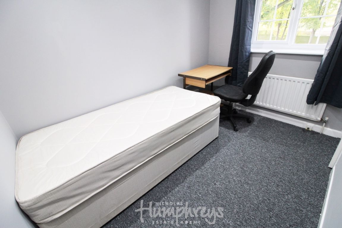 4 bed student house to rent on Whitby Drive N/A, Reading, RG1 5HW