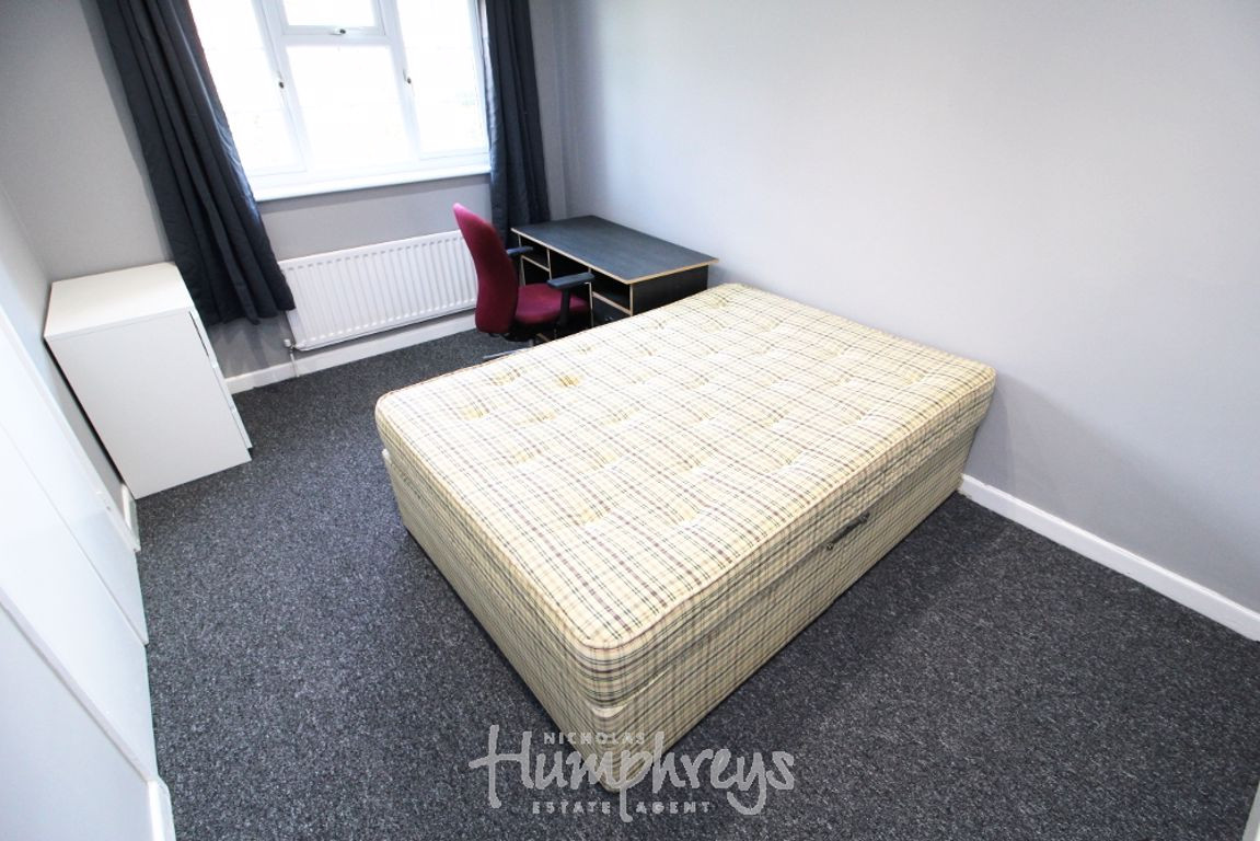 4 bed student house to rent on Whitby Drive N/A, Reading, RG1 5HW