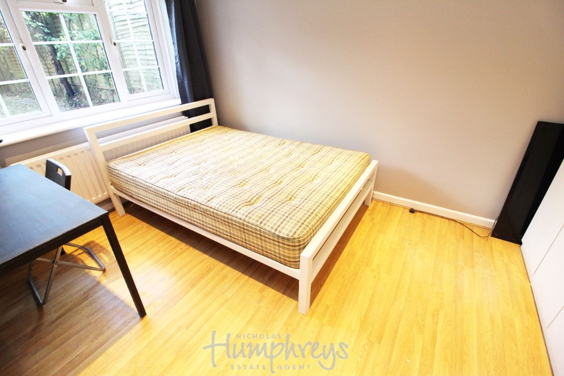 4 bed student house to rent on Whitby Drive N/A, Reading, RG1 5HW