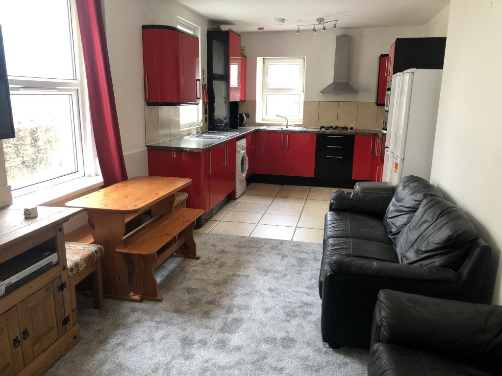 6 bed student house to rent on Mildmay Street, Plymouth, PL4 8NE StuRents