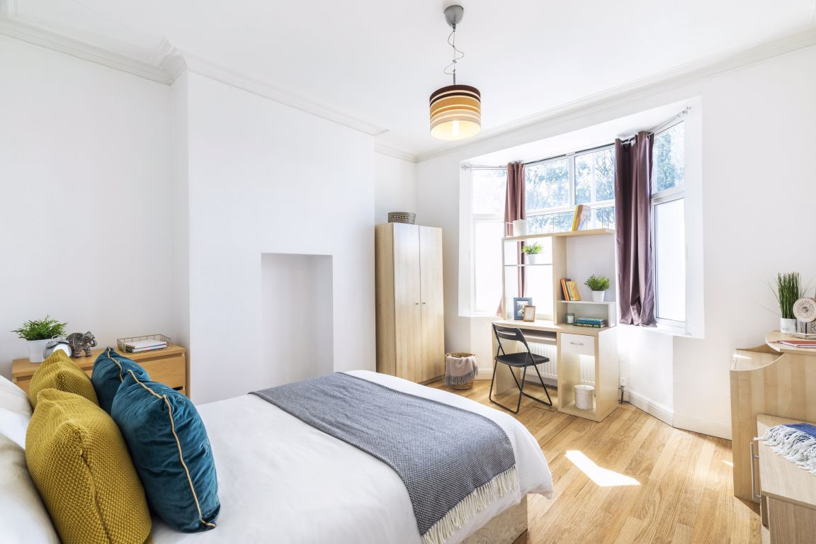 7 bed student house to rent on Denmark Road, Manchester, M15 6FG StuRents