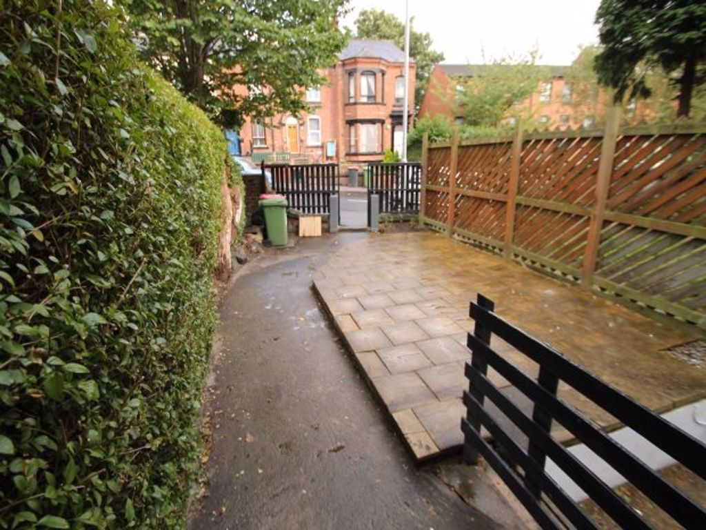 6 bed student house to rent on Hyde Park Road, Leeds, LS6 1AJ StuRents