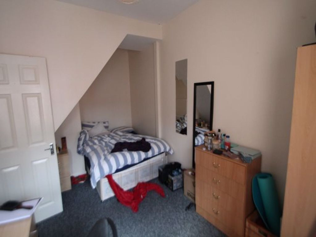5 bed student house to rent on Ashville Road, Leeds, LS6 1NA StuRents