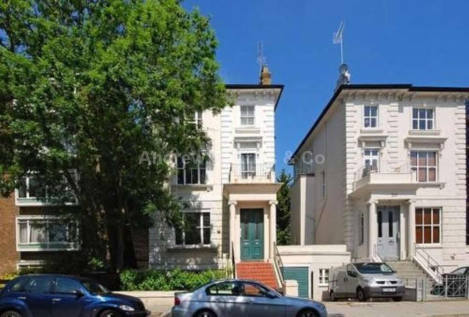 Student studio flat to rent on Buckland Crescent, London, NW3 5DX