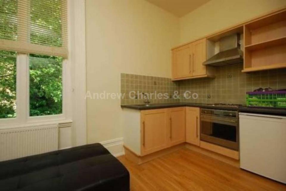 Student studio flat to rent on Buckland Crescent, London, NW3 5DX