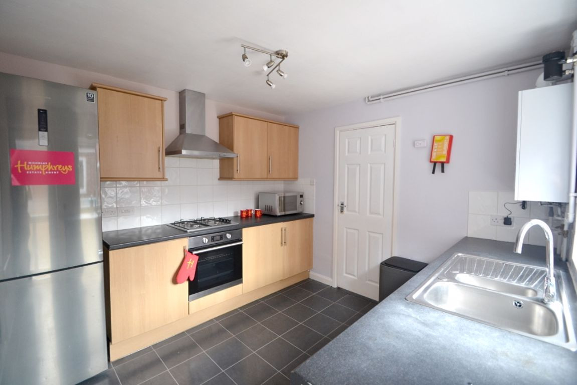 6 bed student house to rent on Bute Avenue, Nottingham, NG7 1QA StuRents