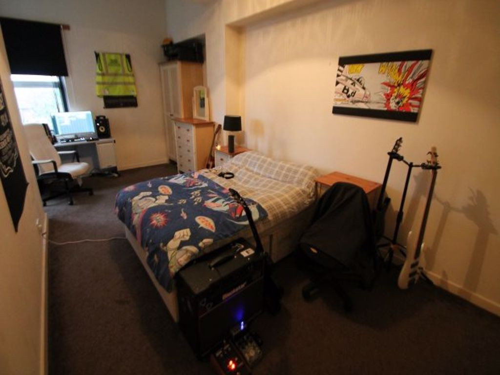 2 bed student house to rent on Dene House Court, Leeds, LS2 9BS StuRents