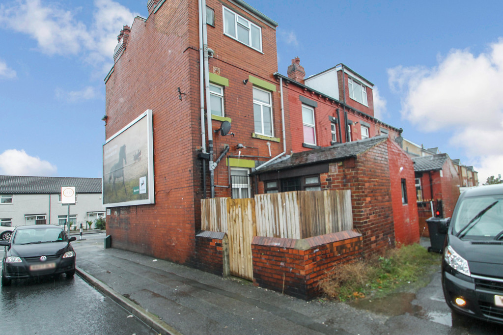 2 bed student house to rent on Harehills Lane, Leeds, LS9 6HJ StuRents