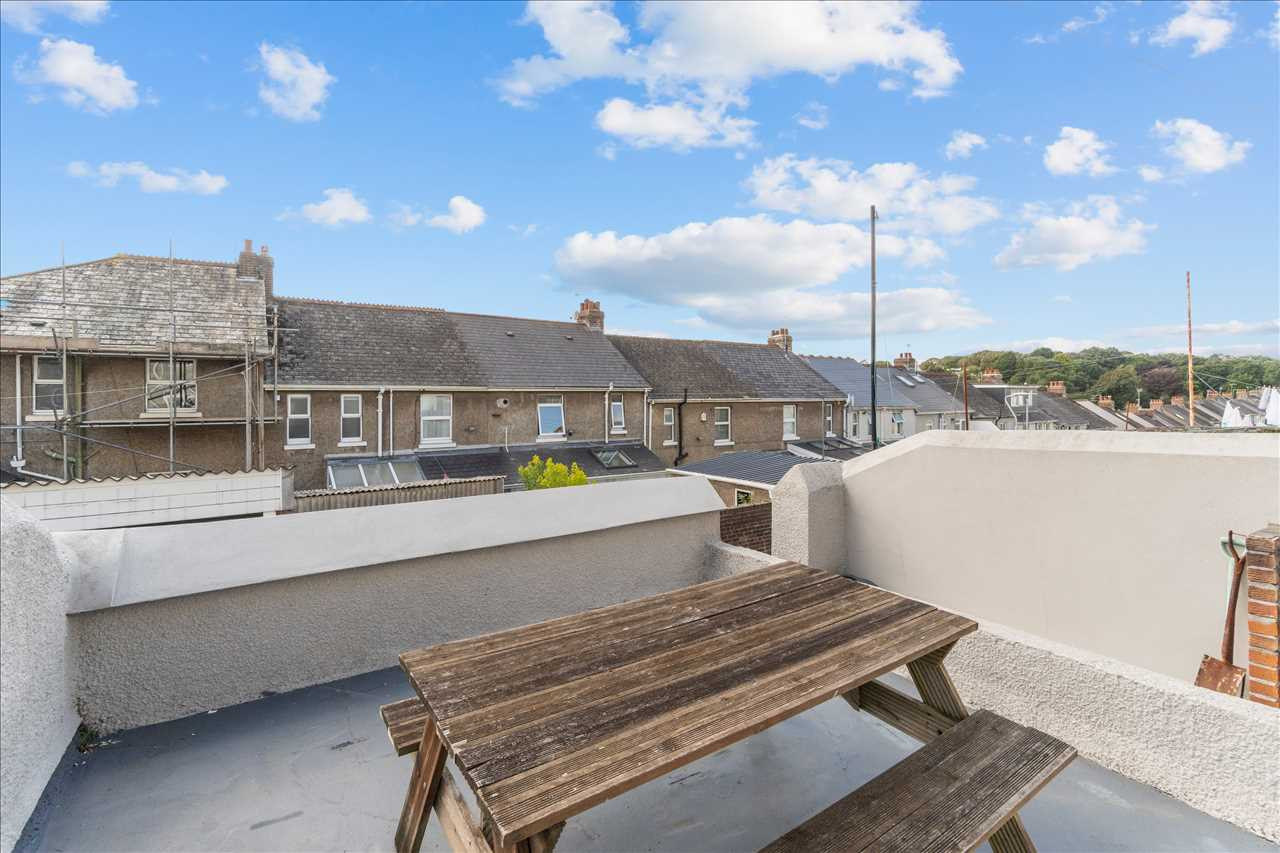 5 bed student house to rent on Hamilton Gardens, Plymouth, PL4 6PQ StuRents