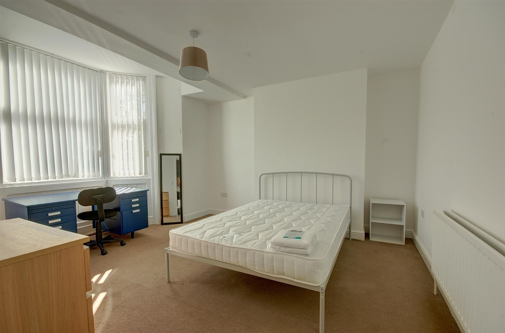 6 bed student house to rent on Helmsley Road, Newcastle, NE2 1RD StuRents