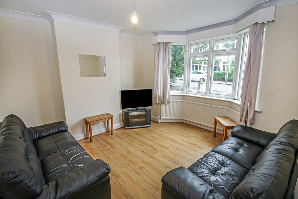 6 bed student house to rent on Rokeby Gardens, Leeds, LS6 3JZ StuRents