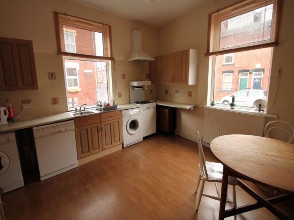 4 bed student house to rent on Kelsall Road, Leeds, LS6 1QZ StuRents