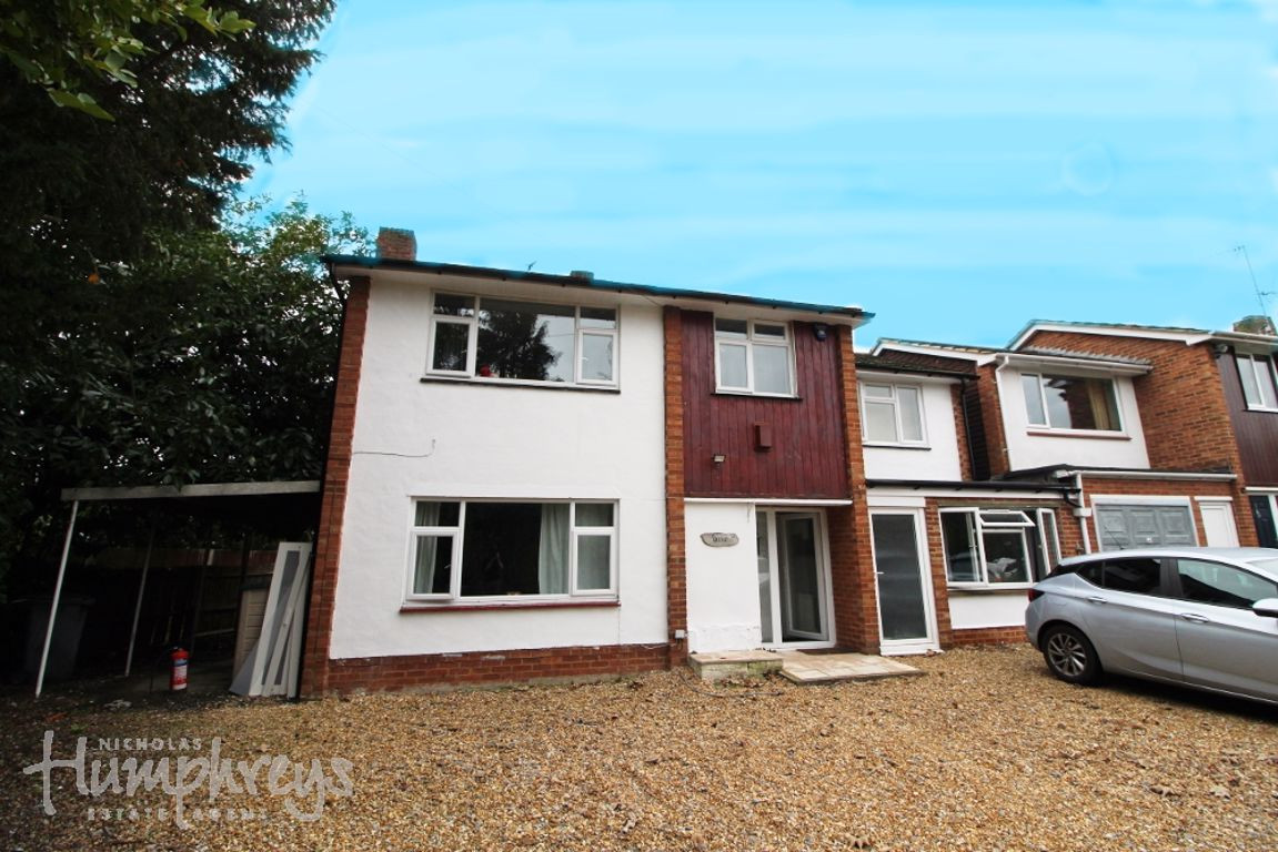 7 bed student house to rent on Harcourt Drive, Earley, RG6 5TL StuRents