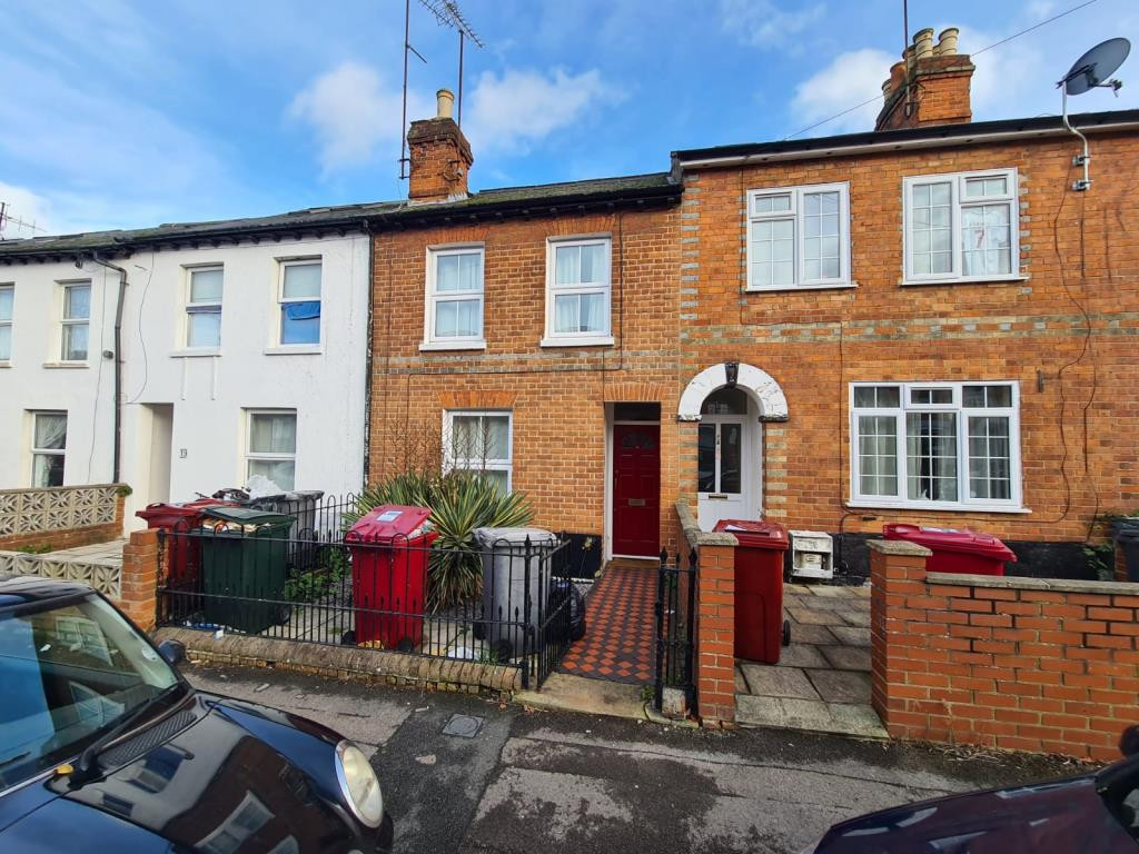 4 bed student house to rent on 21 Donnington Gardens, Reading, RG1 5LY