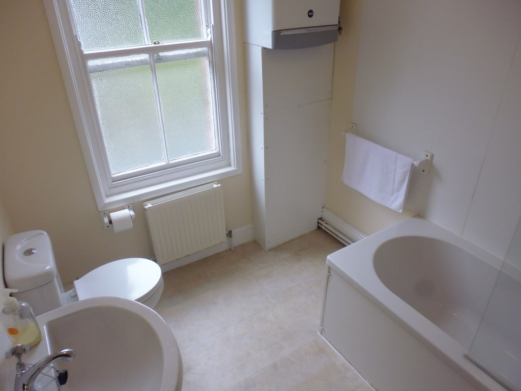 4 bed student house to rent on Taddiford Road, Exeter, EX4 4AY StuRents