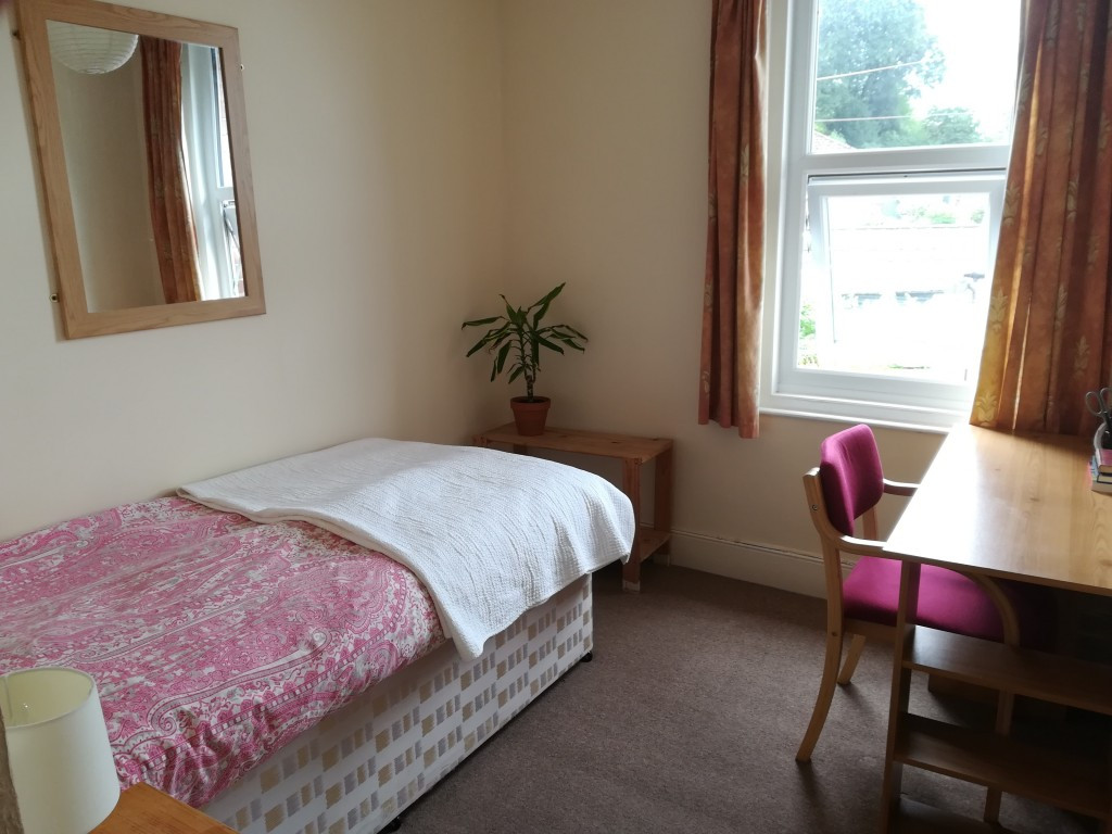 4 bed student house to rent on Taddiford Road, Exeter, EX4 4AY StuRents