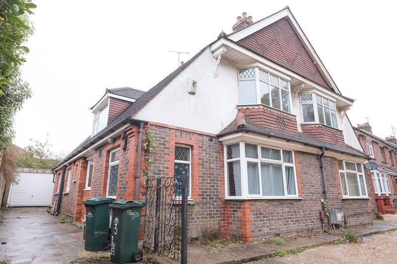 5 bed student house to rent on Coldean Lane, Brighton, BN1 9GD StuRents
