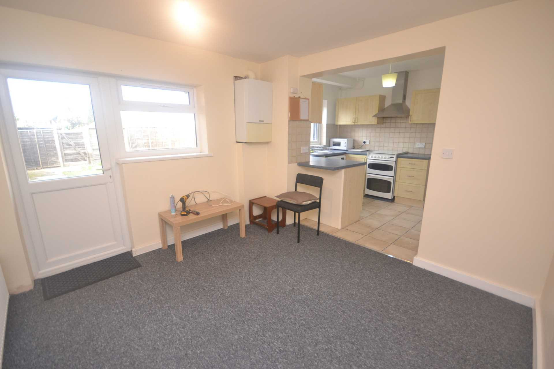 4 bed student house to rent on Culver Lane, Earley, RG6 1DU StuRents